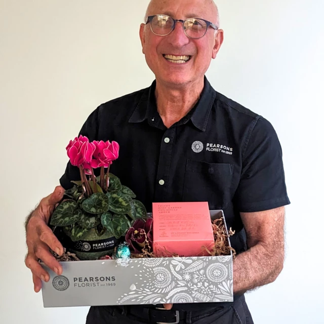 Pearsons Plant & Candle Hamper