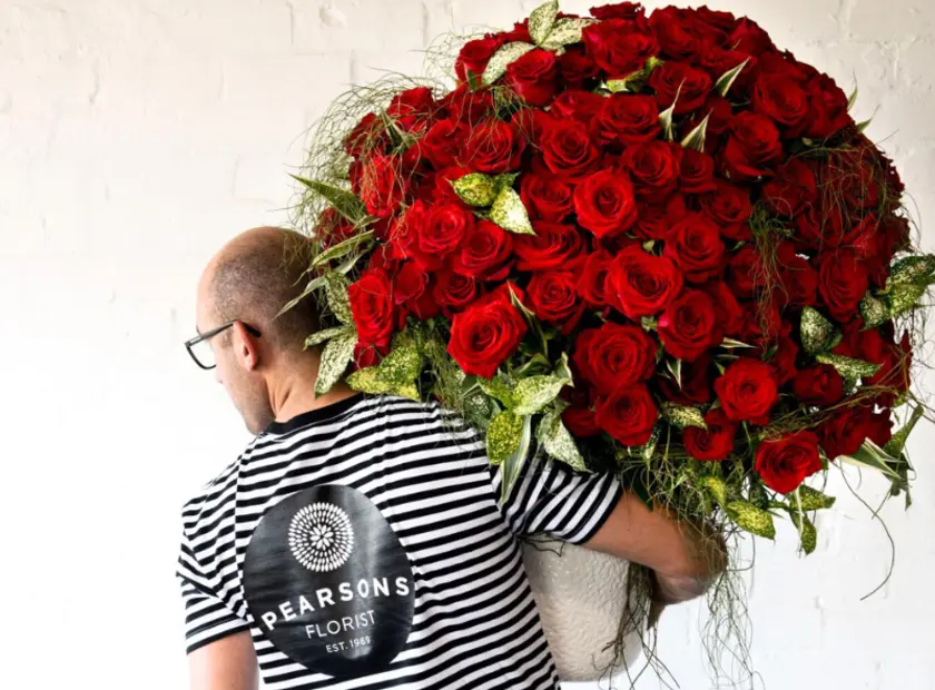 Flowers for Romance: Top 10 Anniversary Gifts in Sydney