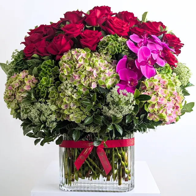 Ultimate Hearts Vase