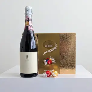 Tread Softly Prosecco & Lindt Chocolates Gift Bundle