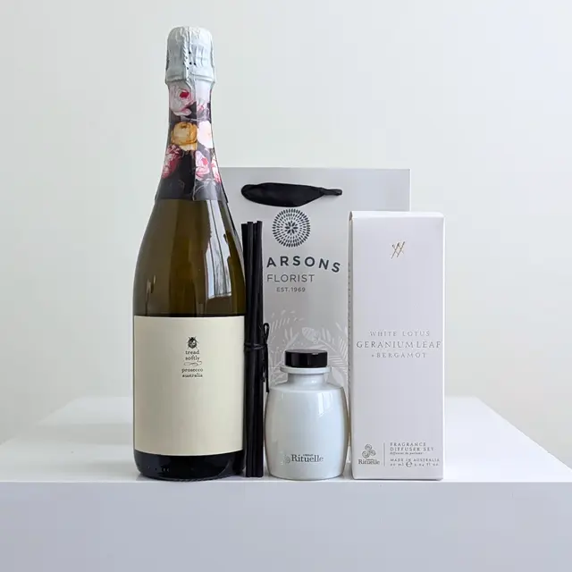 White Prosecco & Fragrance Diffuser Gift Bundle