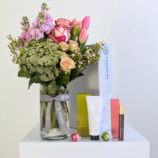 Sweet Winter Posy Gift Hamper