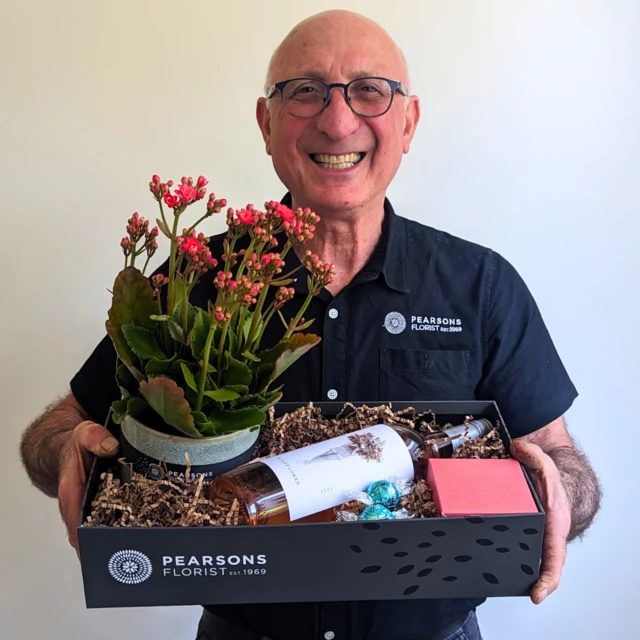 Pretty Plant + Rose Wine